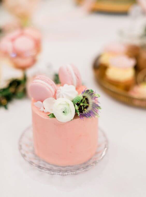 Single serve wedding cake
